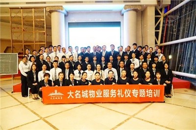 云南皇禮禮儀學院 昆明專業(yè)企業(yè)禮儀教學班，提升商務形象與廣告設計能力