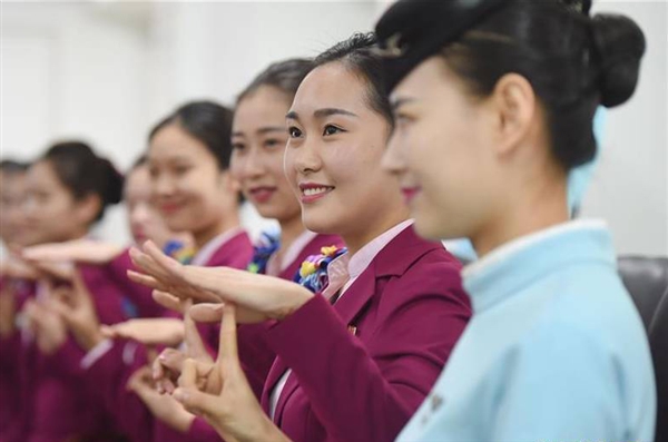 備戰(zhàn)2017春運(yùn) 空姐手把手教高姐服務(wù)禮儀 網(wǎng)站設(shè)計